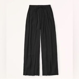 Abercrombie & Fitch | crinkled textured pull
On Elegant Black Wide-Leg Pants